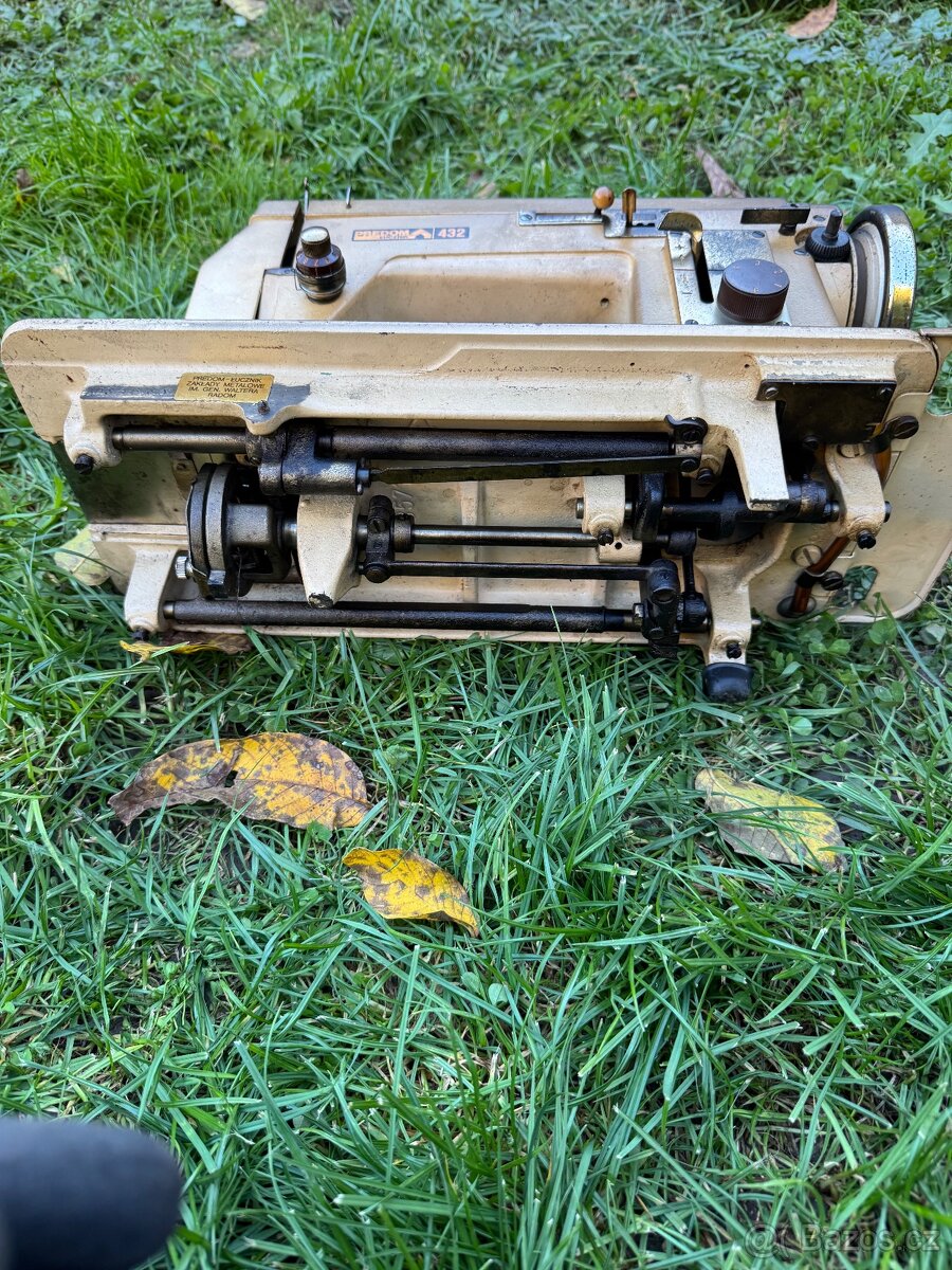 Šicí stroje - 2