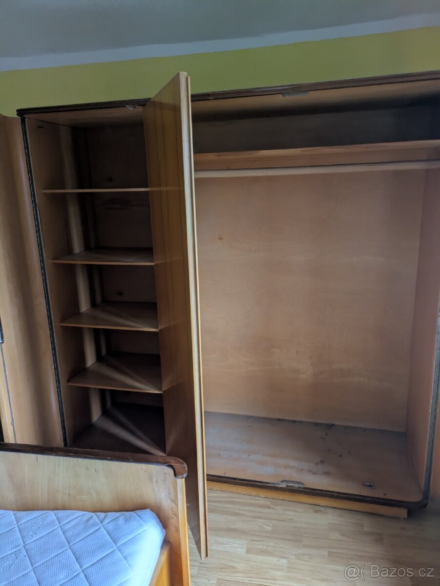 Daruji skříně za odvoz - 2