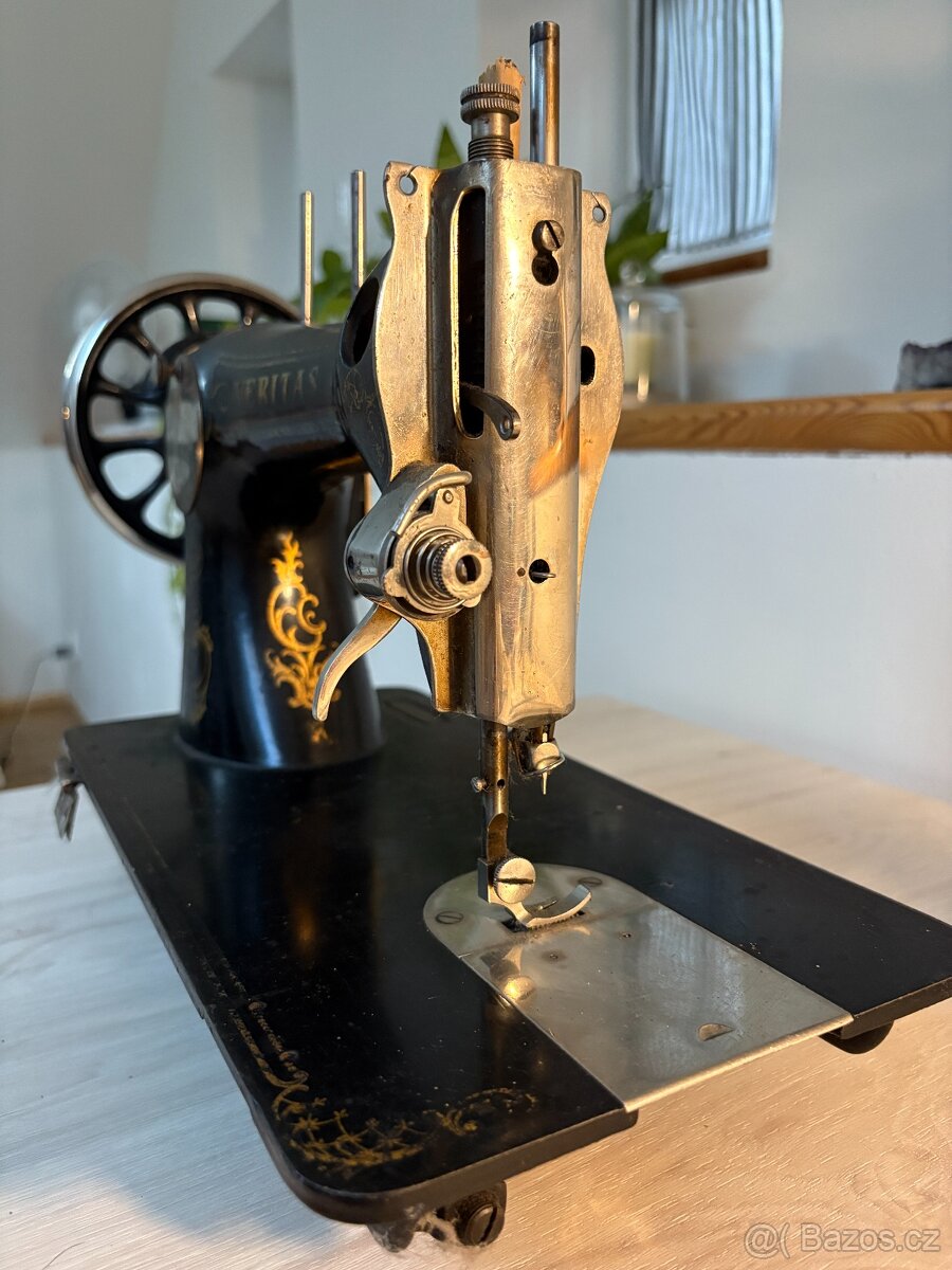 Šicí stroj - 2