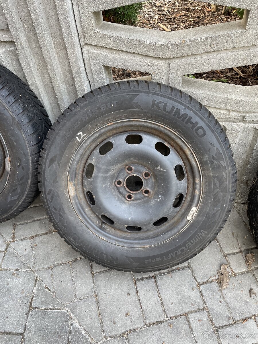 zimní kola Kumho 195/65 R15 Škoda Octavia 1 - 2