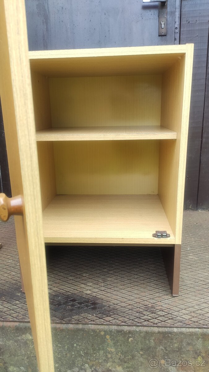 Skříňka k válendě - 2