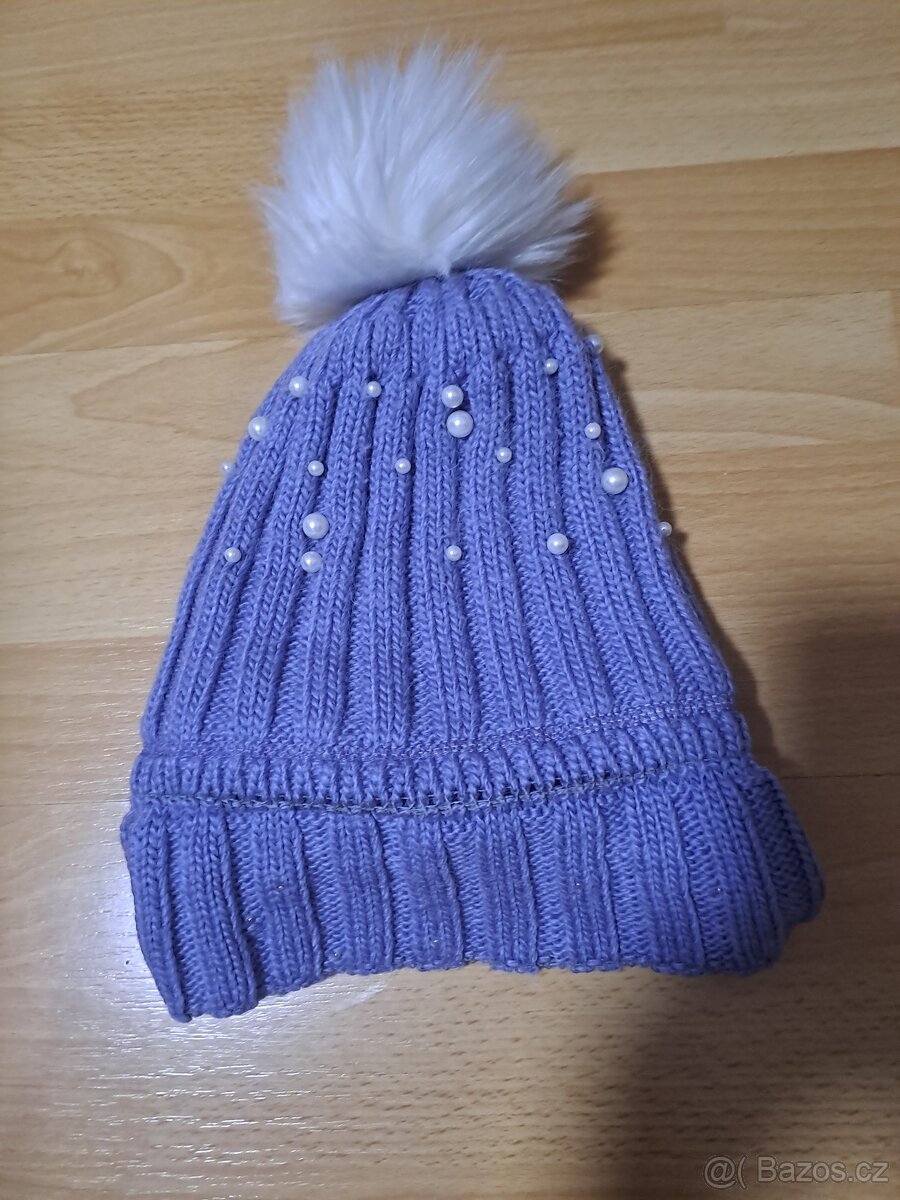 Dámská čepice s ozdobnými perličkami - 2