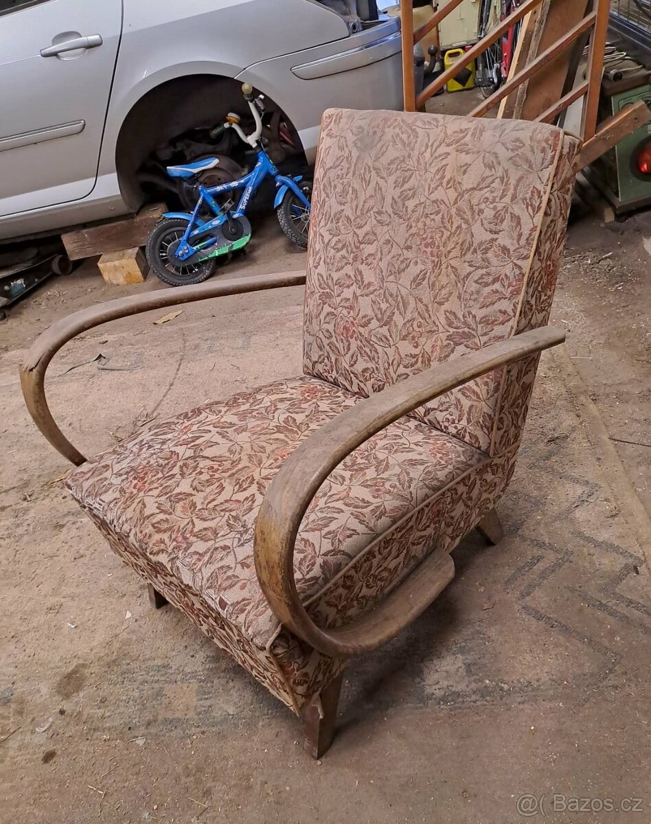 Křeslo Halabala k renovaci.K vyzvednutí v Žatci, 606 247 137 - 2