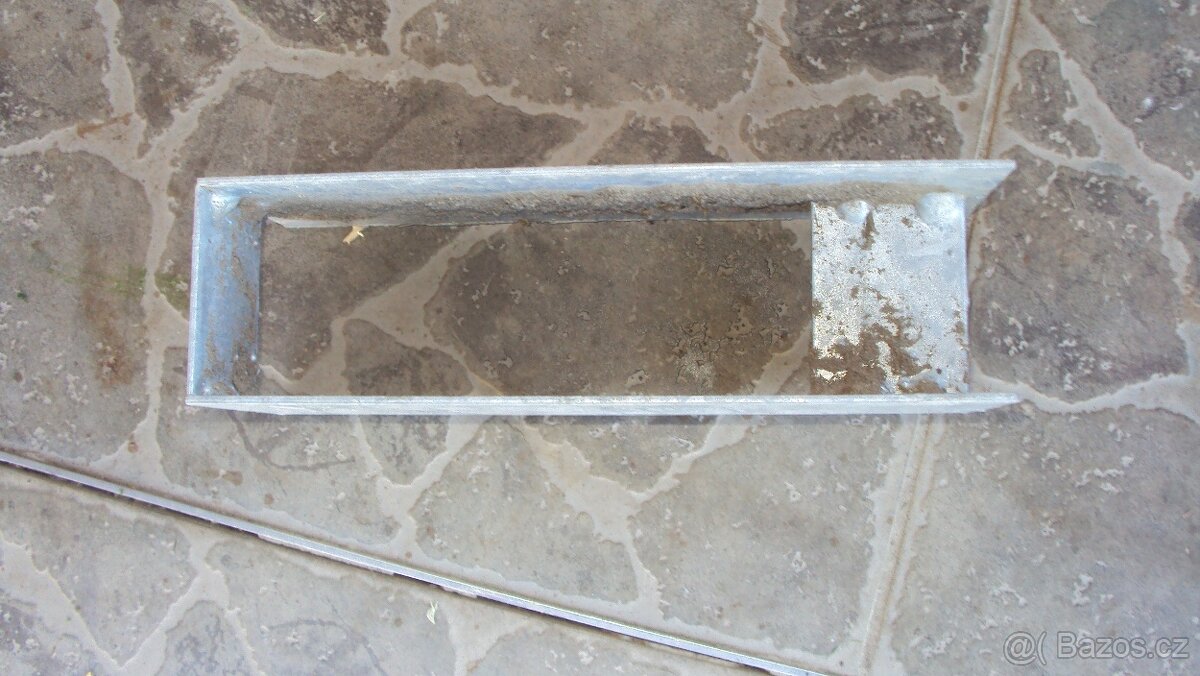 Plotové sloupky. - 2