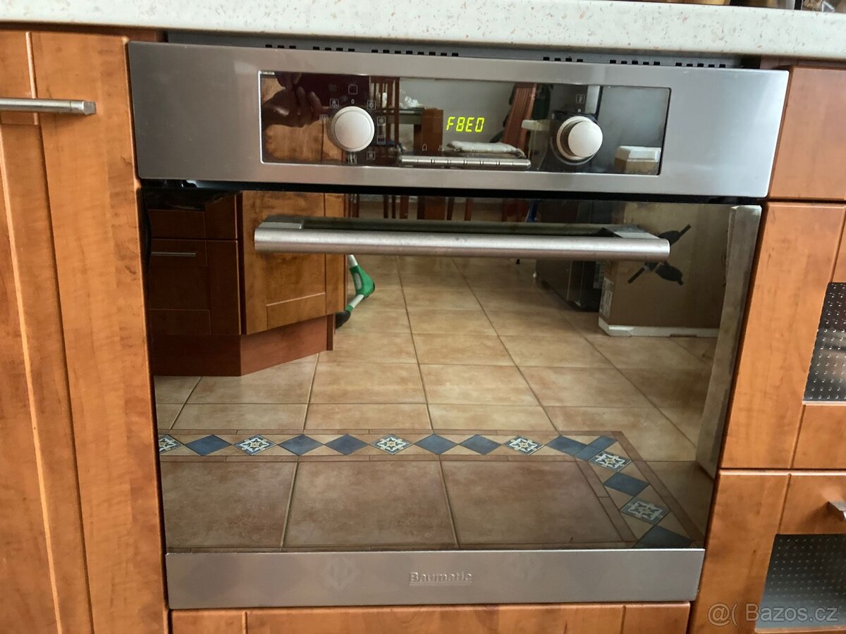 VESTAVNÁ ELEKTRICKÁ TROUBA + VARNÁ DESKA - BAUMATIC - 2