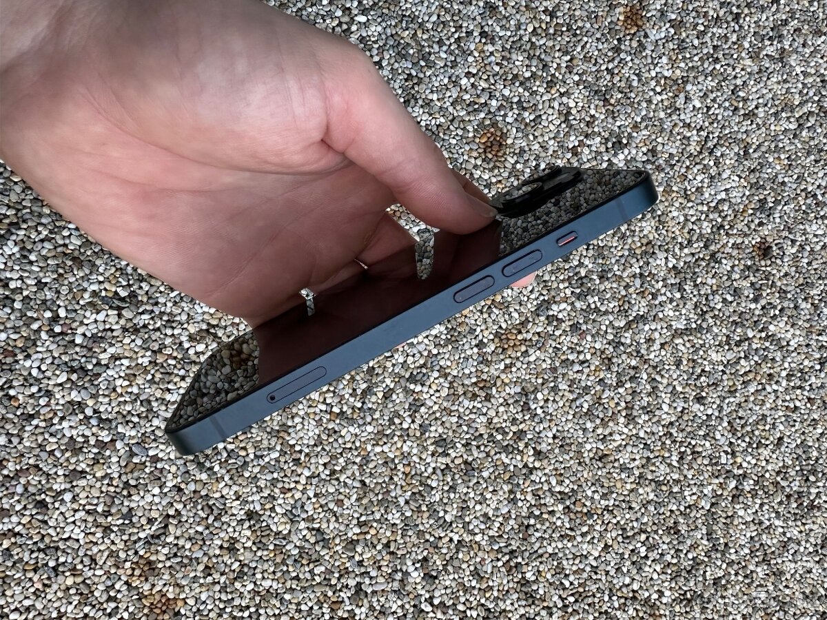 IPhone 14 - baterie 100% - 2