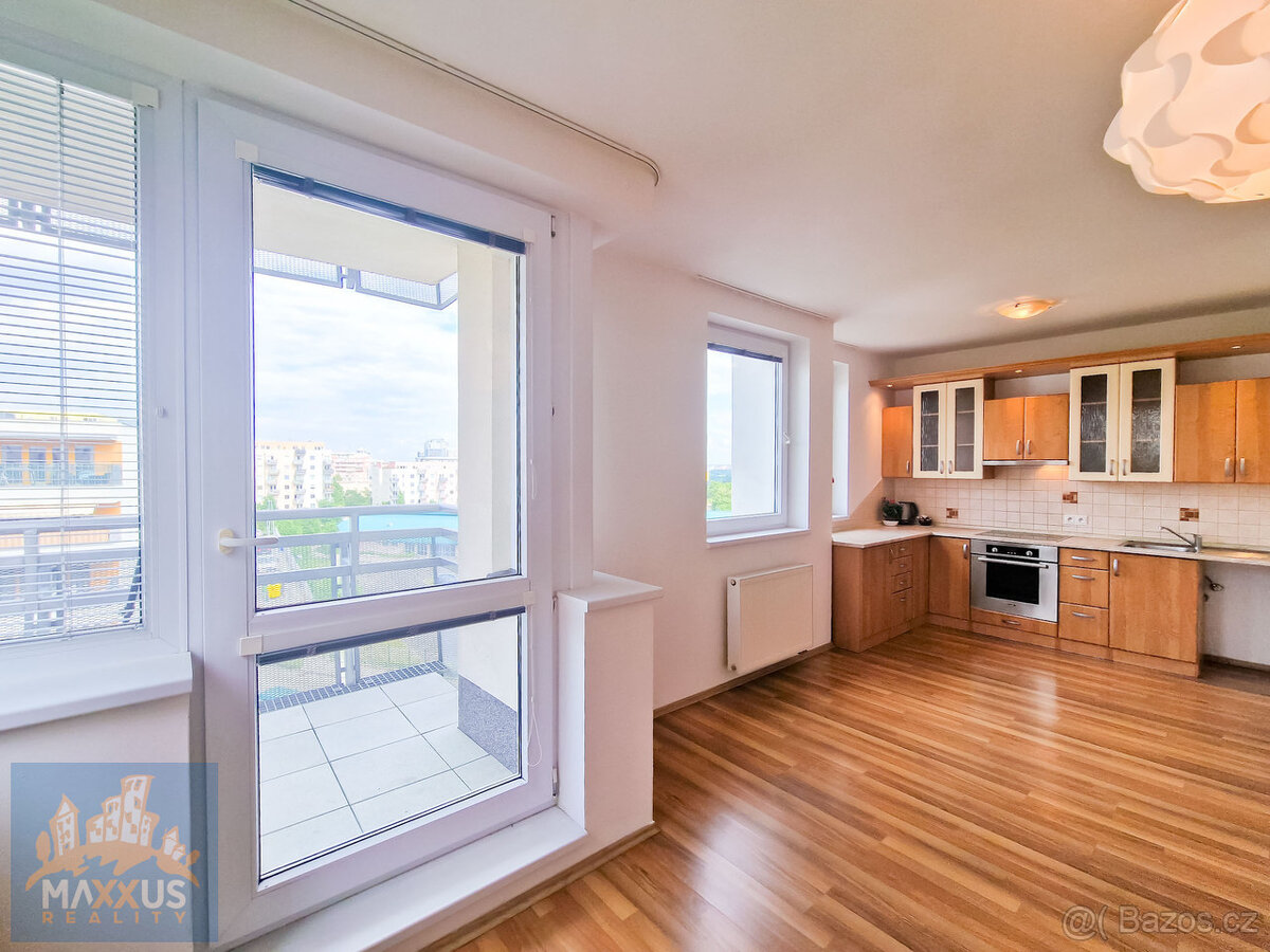 Pronájem světlého bytu 2+kk (52 m2) s balkonem, sklepem a GS - 2