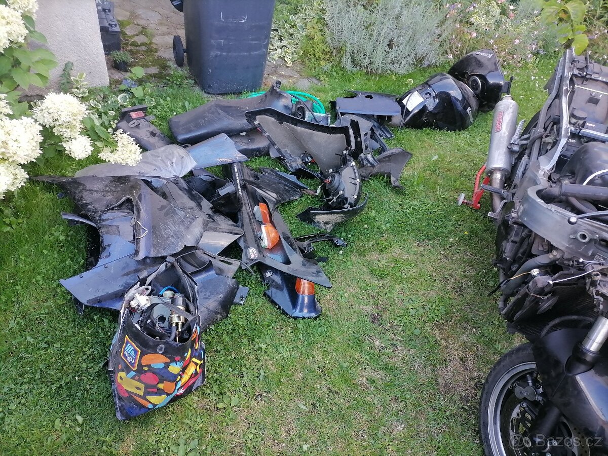 Díly Kawasaki ZZR 1100 - 2