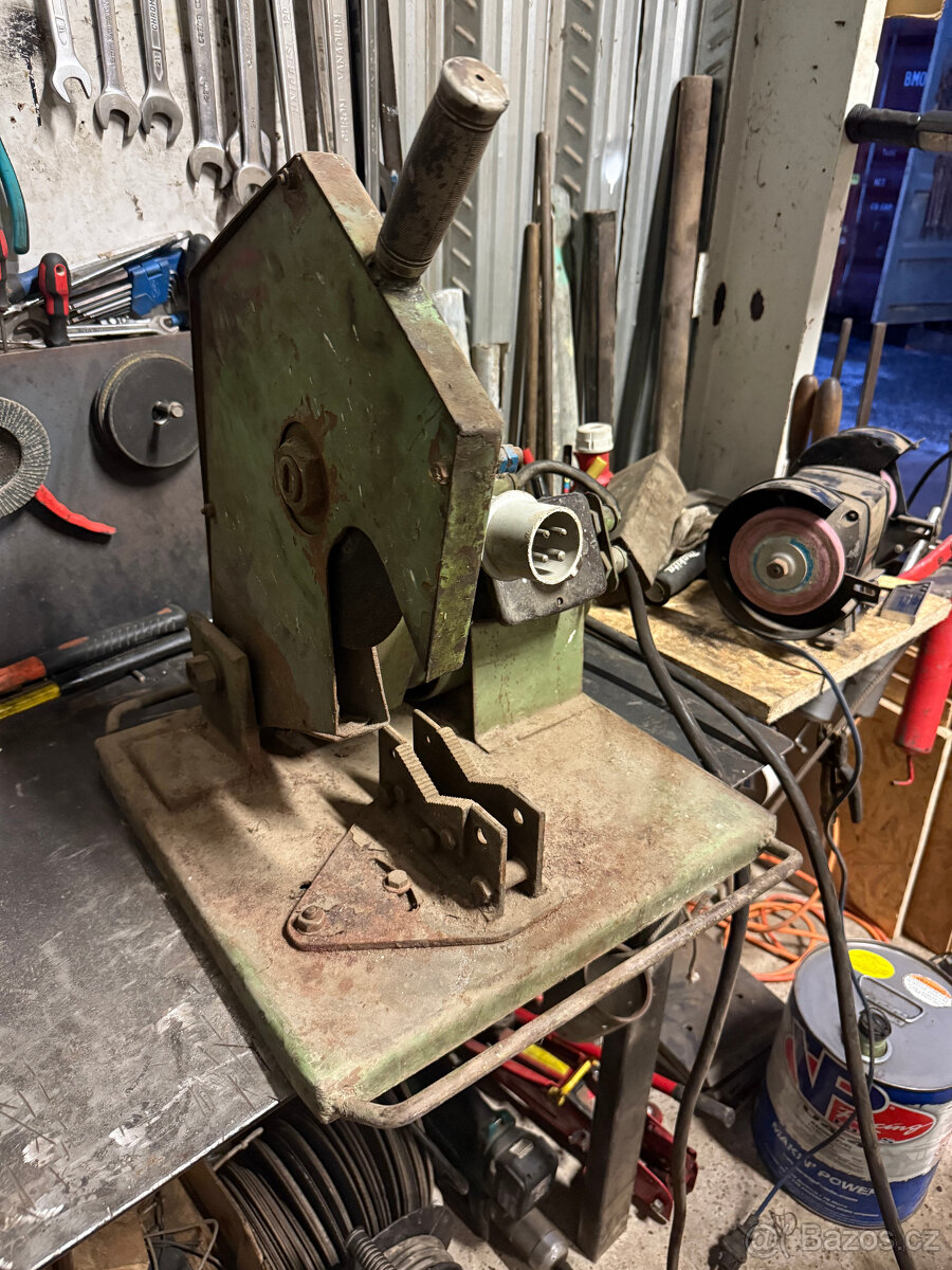 Pila na kov - gumovka - 2