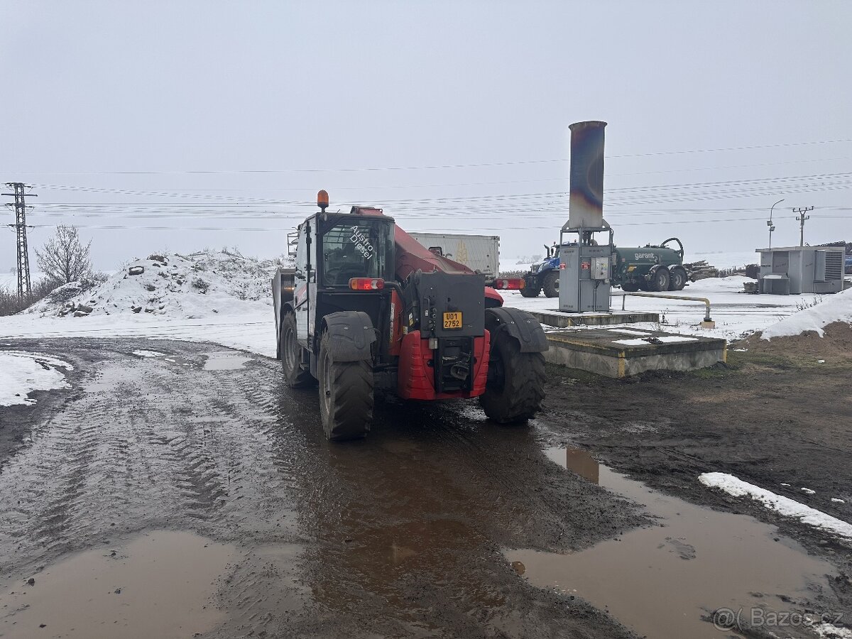 Teleskopický manipulátor Massey Ferguson TH 7038 - 2