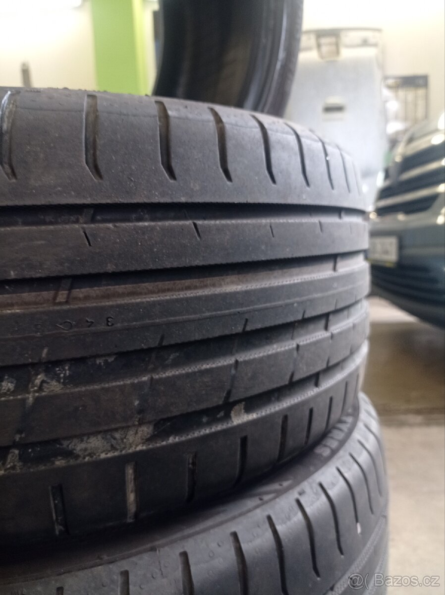 225/40r18 92 Y XL Nokian - 2