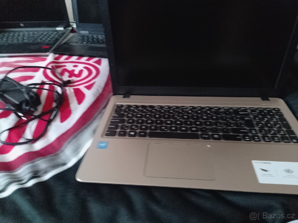 Prodám notebook Asus - 2