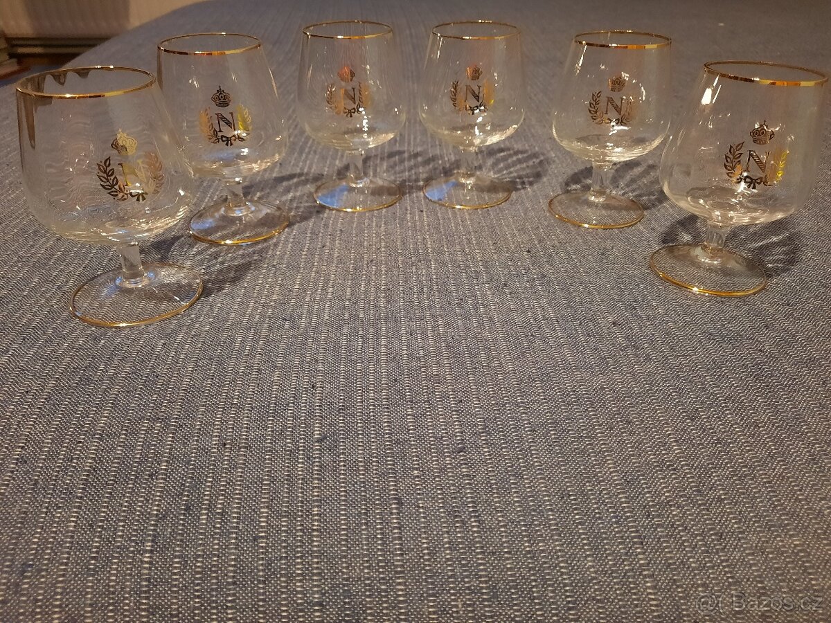 Velké množství skleniček - 2