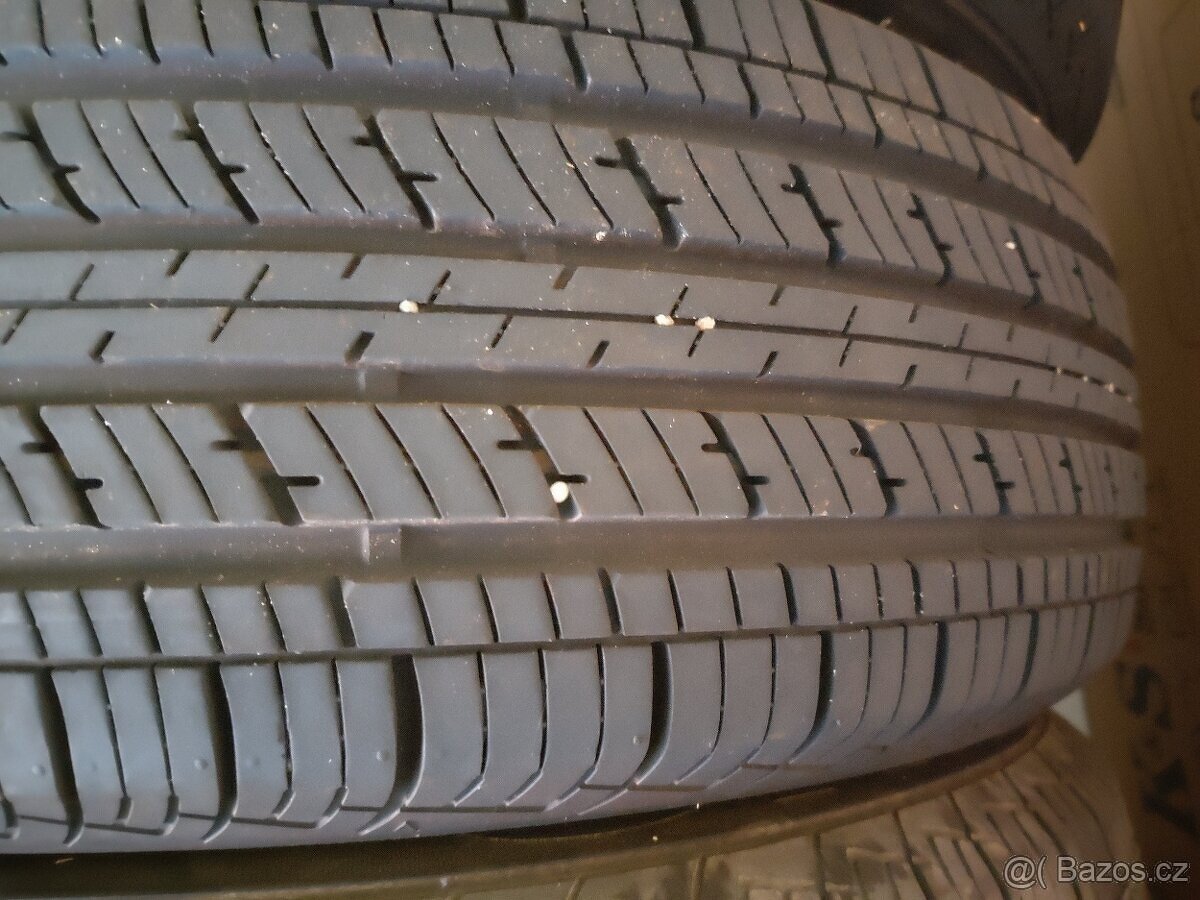 3ks 90% 215/65 R16 Kumho Solus KH14 - 2