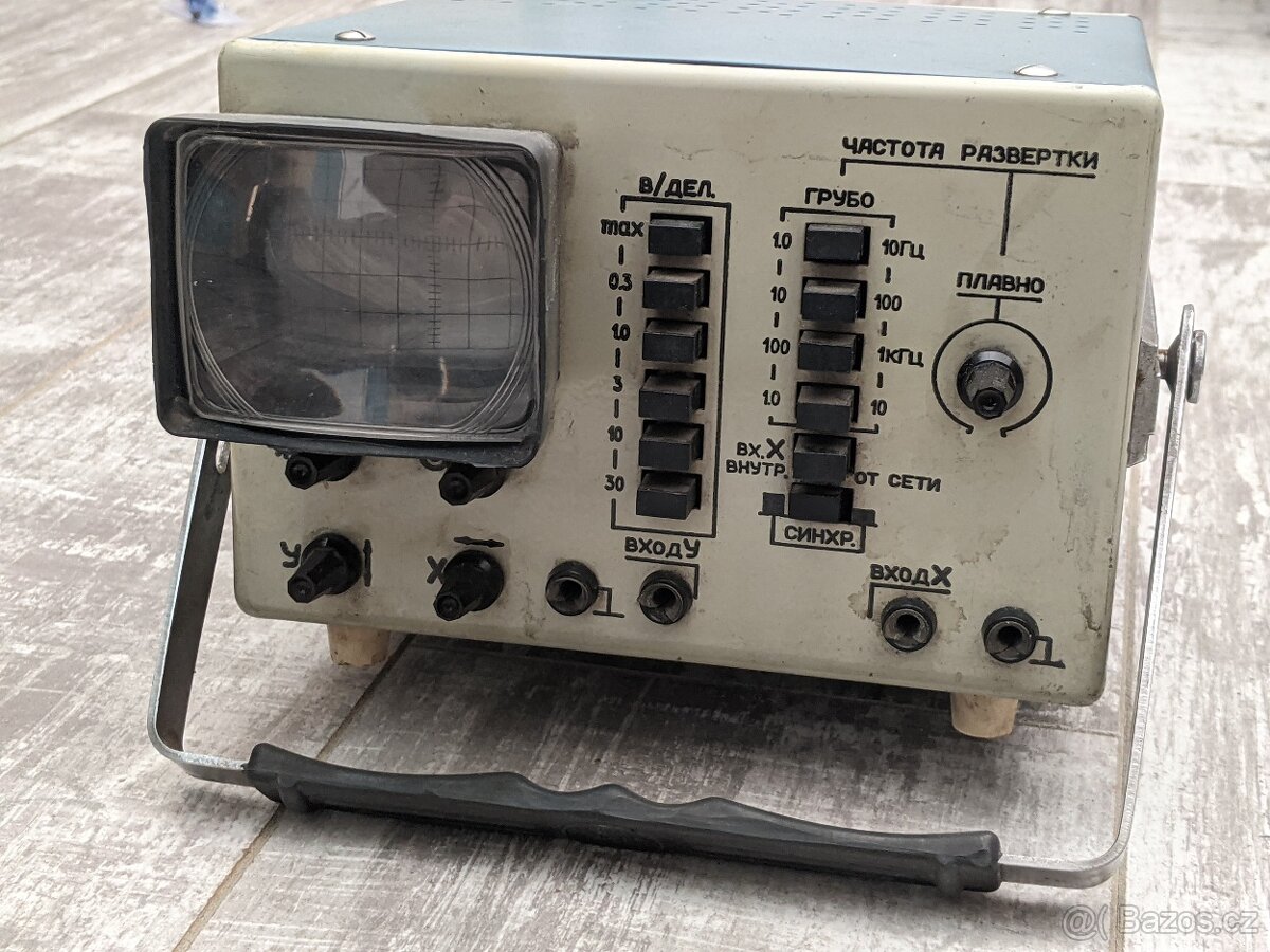 Starý osciloskop - 2