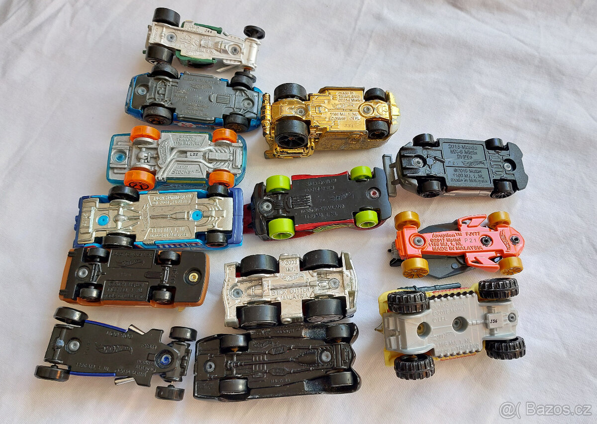 Hot Wheels autíčka 13 kusů - 2