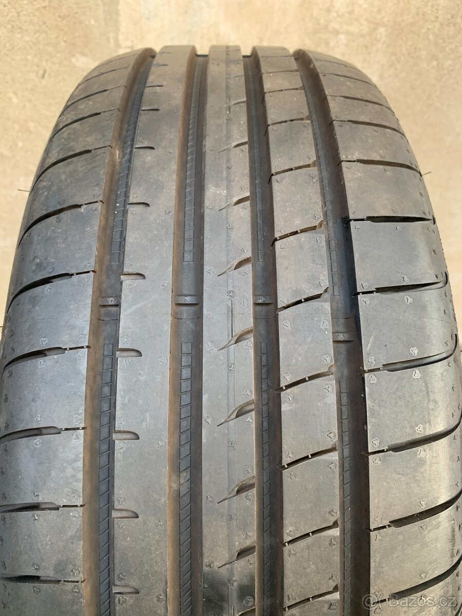 Letní pneu 215 45 18 Goodyear jako nové - 2