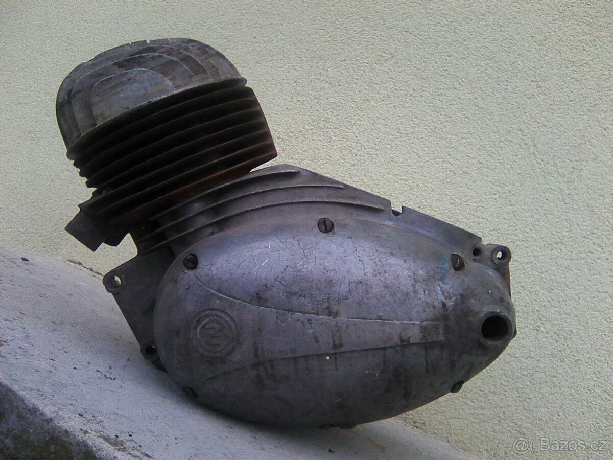 Jawa-čz 125/150 351/352-motor,pods.plechy,kryt řetězu,výfuky - 2