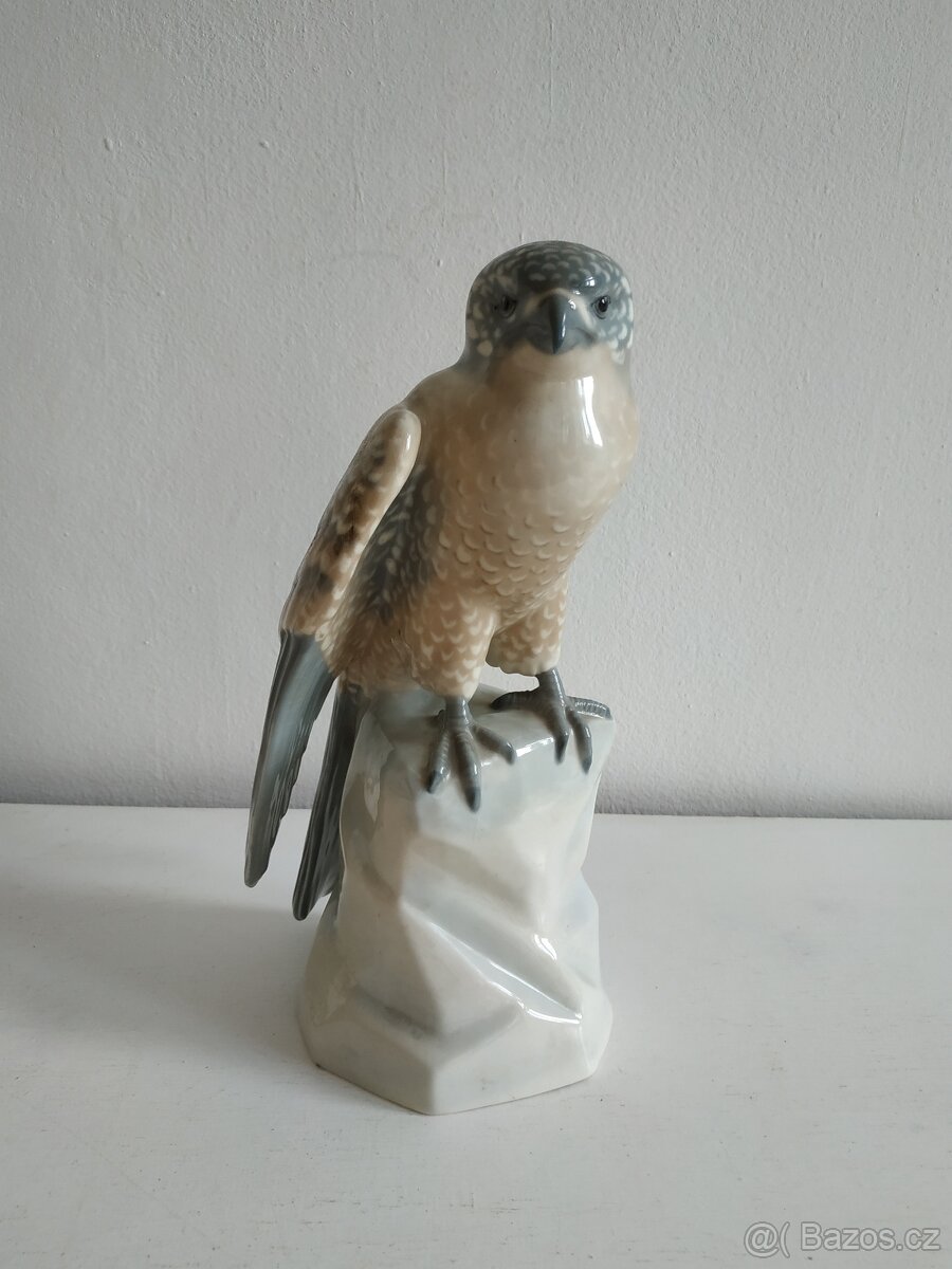 Porcelánová plastika sokola–Amphora Teplice,značení 832614 - 2