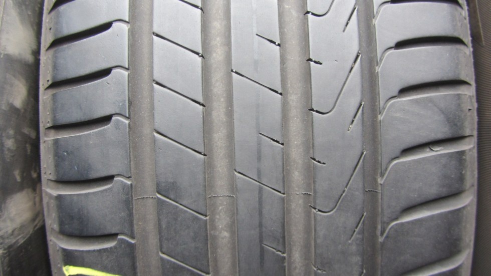 Letní pneu 215/55/17 Pirelli - 2