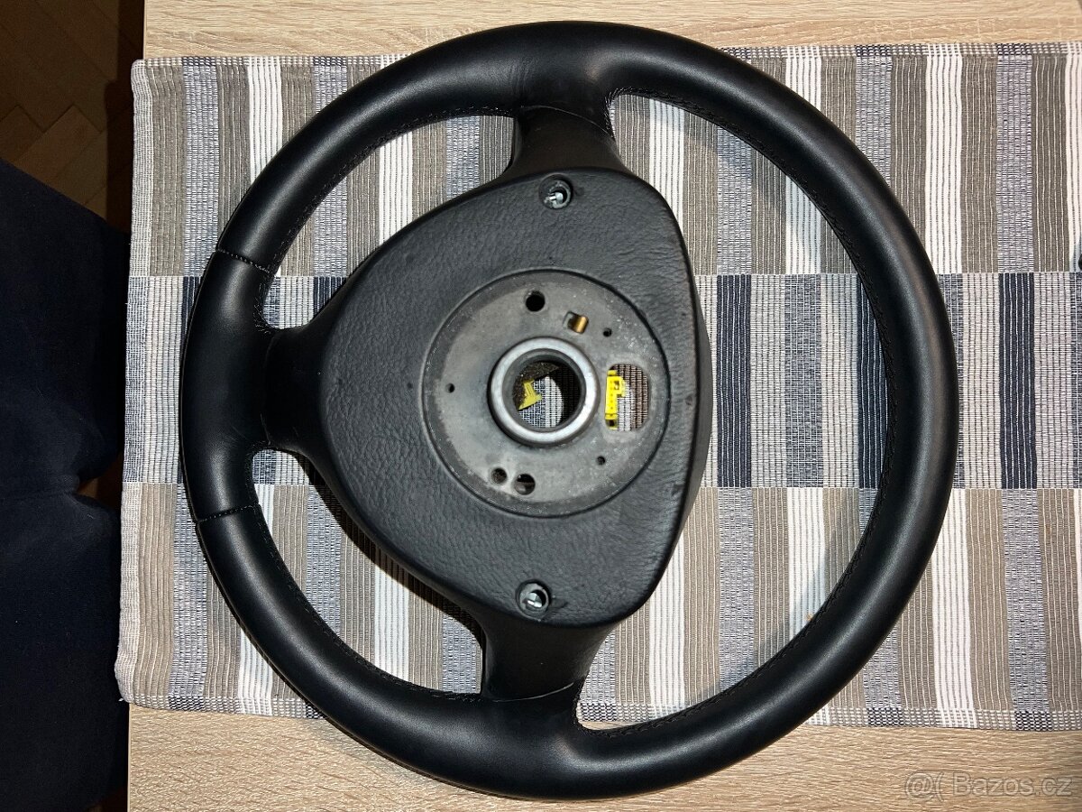 VW Golf 4 volant - 2