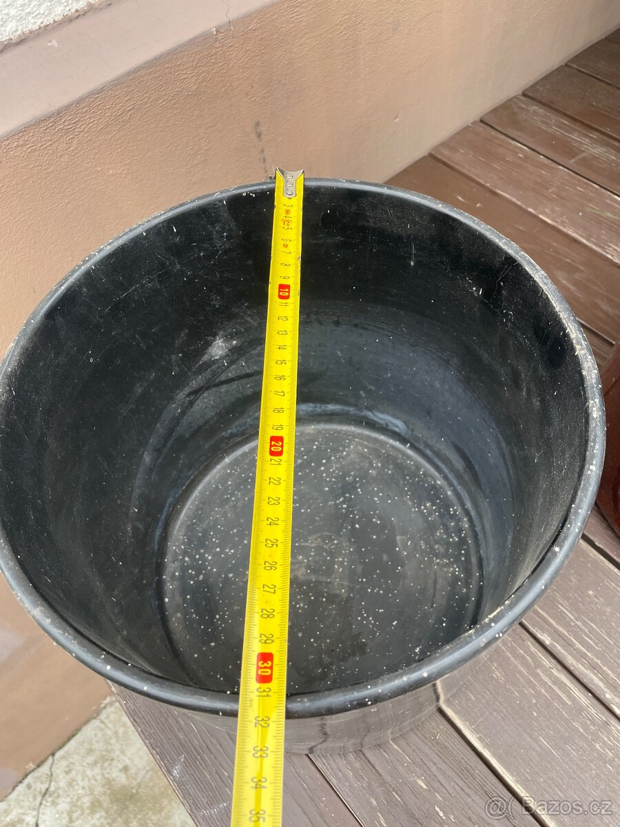 Velký černý květináč - 2