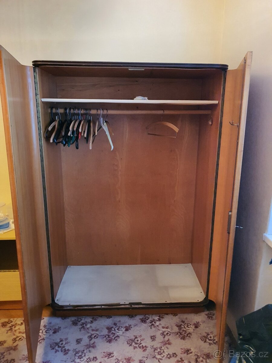 Šatní skříň - 2