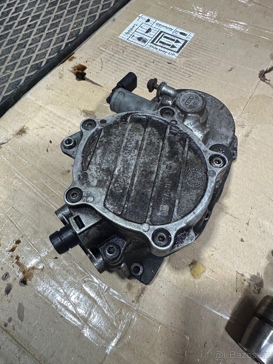 Kryt rozvodů vaček 06F103530P Octavia 2 RS - 2