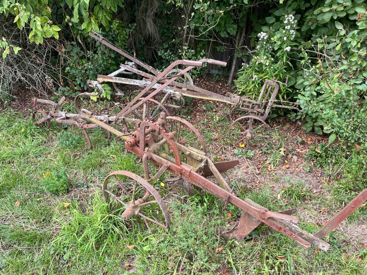 Prodám zemědělské stroje za cenu šrotu - 2