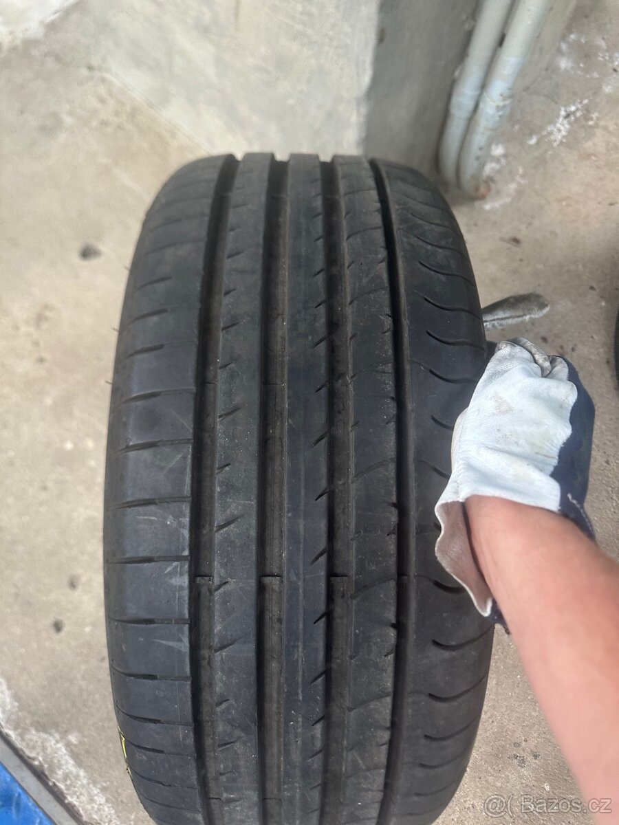 225/45/R17 1ks - 200kč - 2