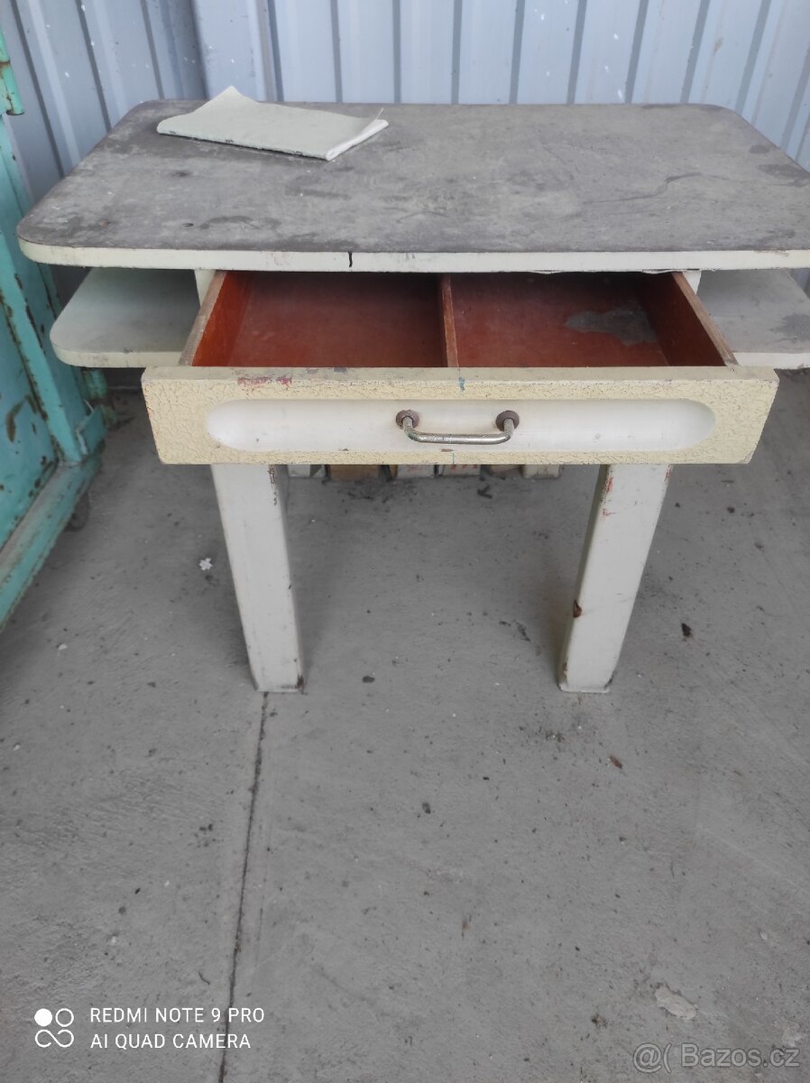 Retro kuchyňský stůl - 2