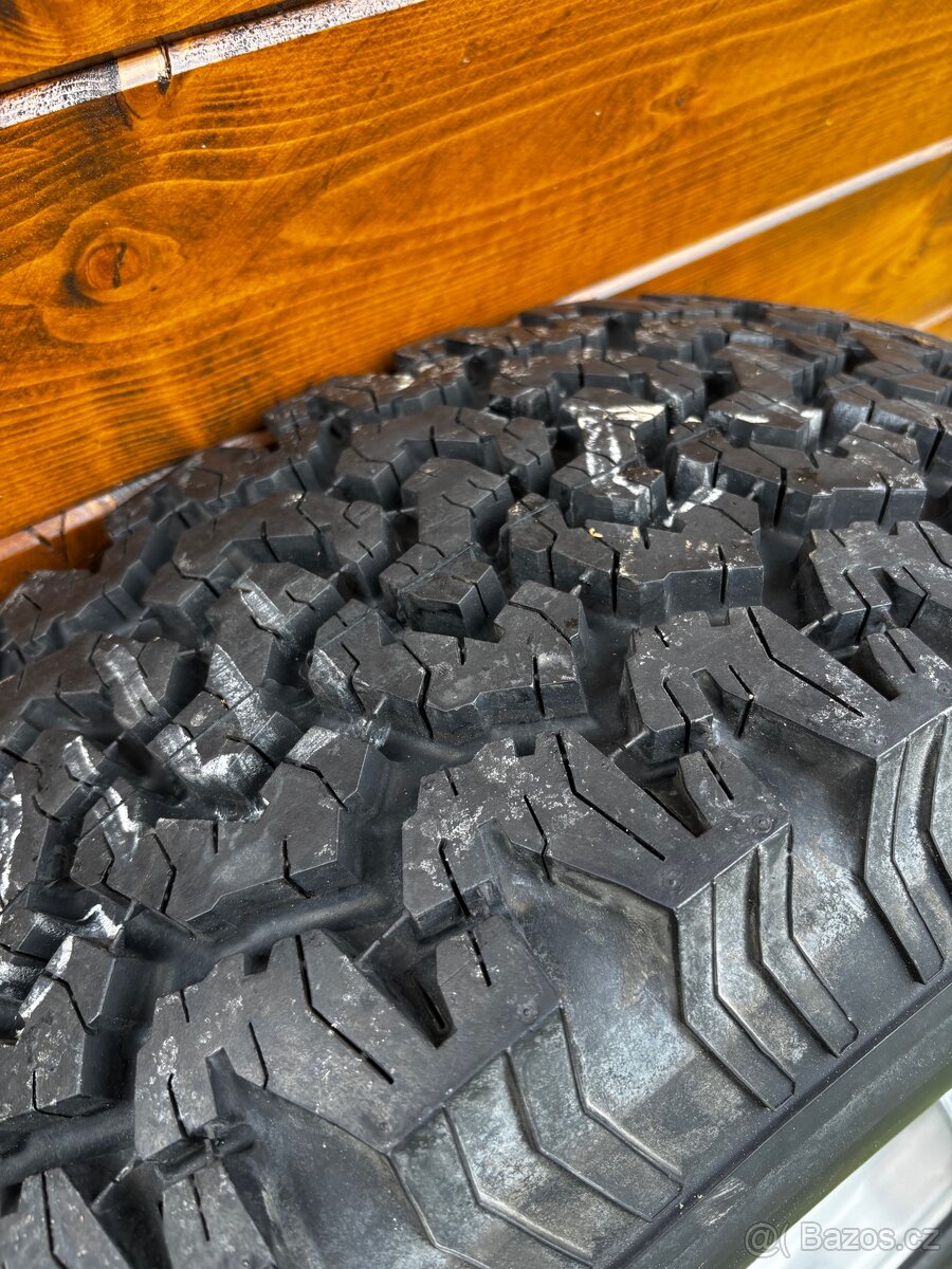 Kolo s nejetou pneu na jeep wrangler TJ