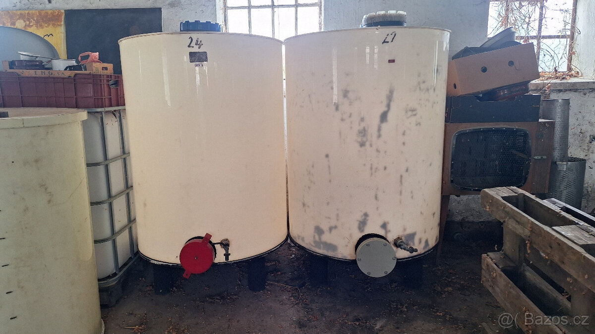 nádoby / nádrže na víno - 2