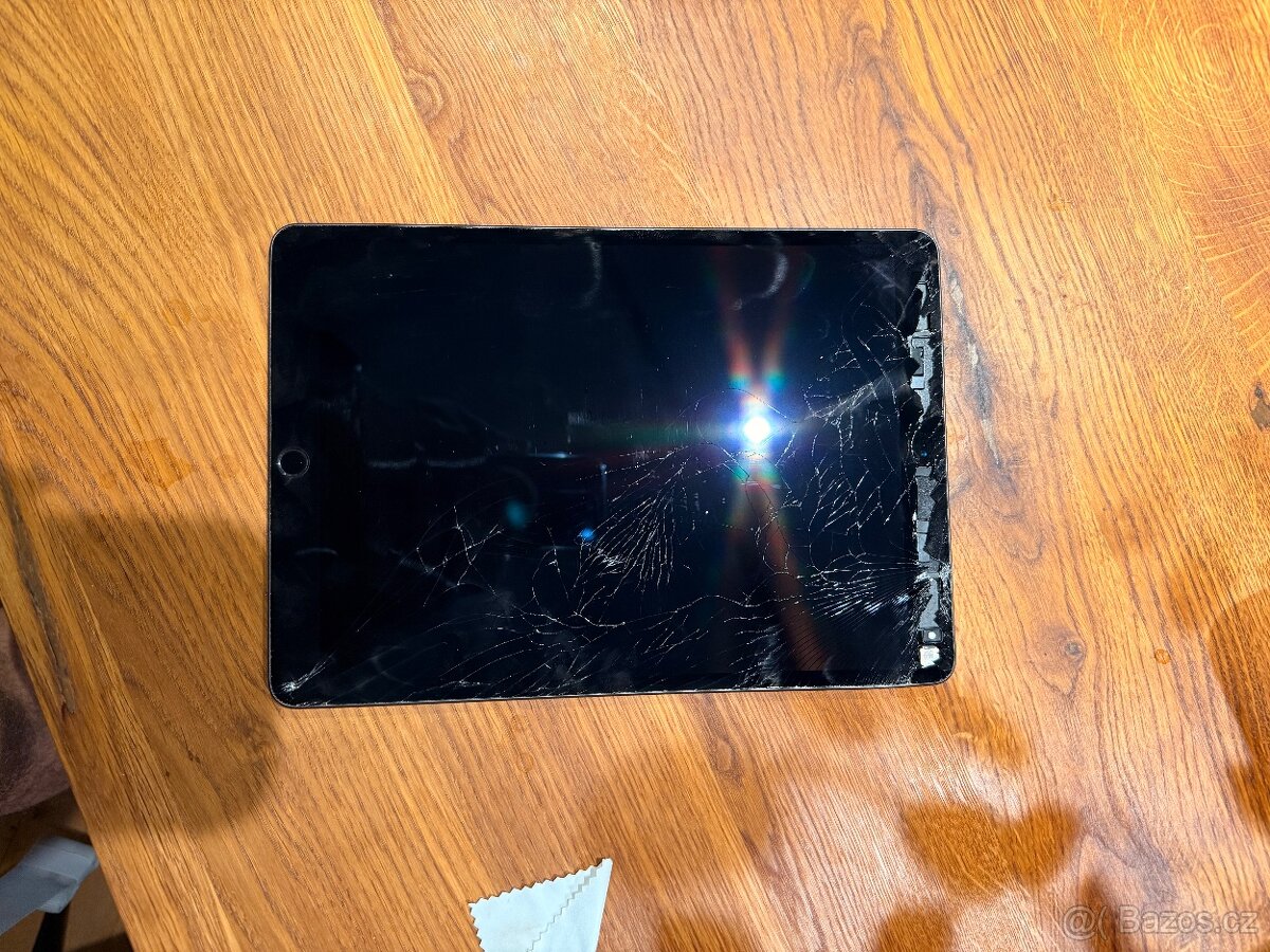 Apple iPad Air 3 Cellular (2019) – prasklý funkční displej - 2