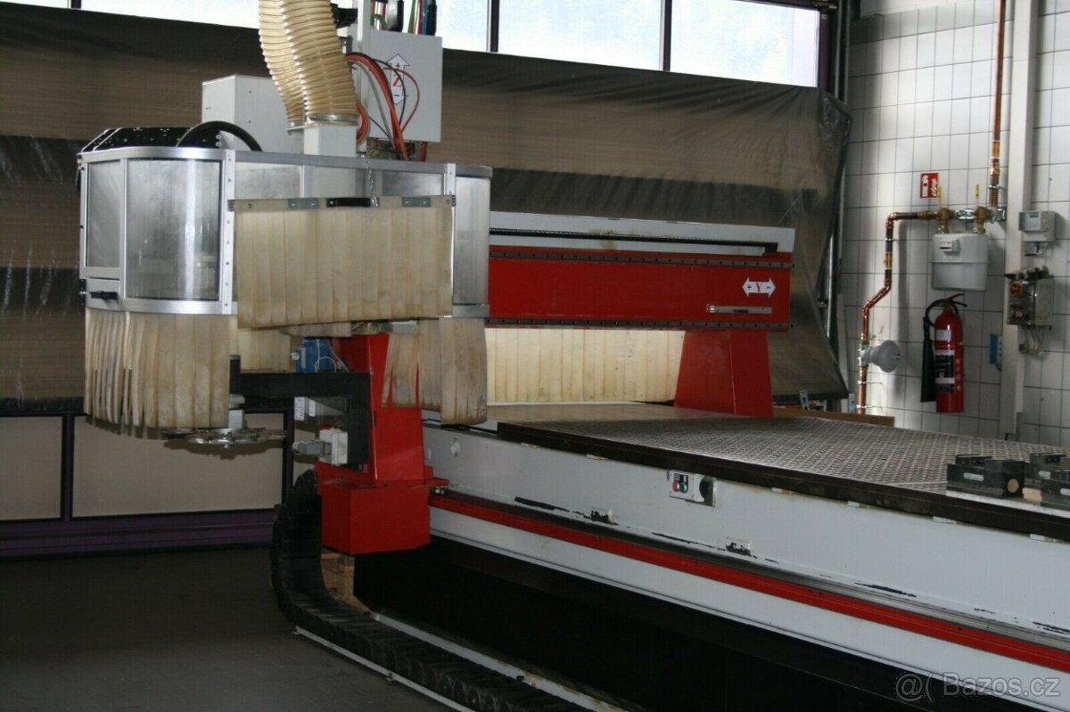 CNC obráběcí centrum s vakuovým stolem, odsávacím systémem a - 2