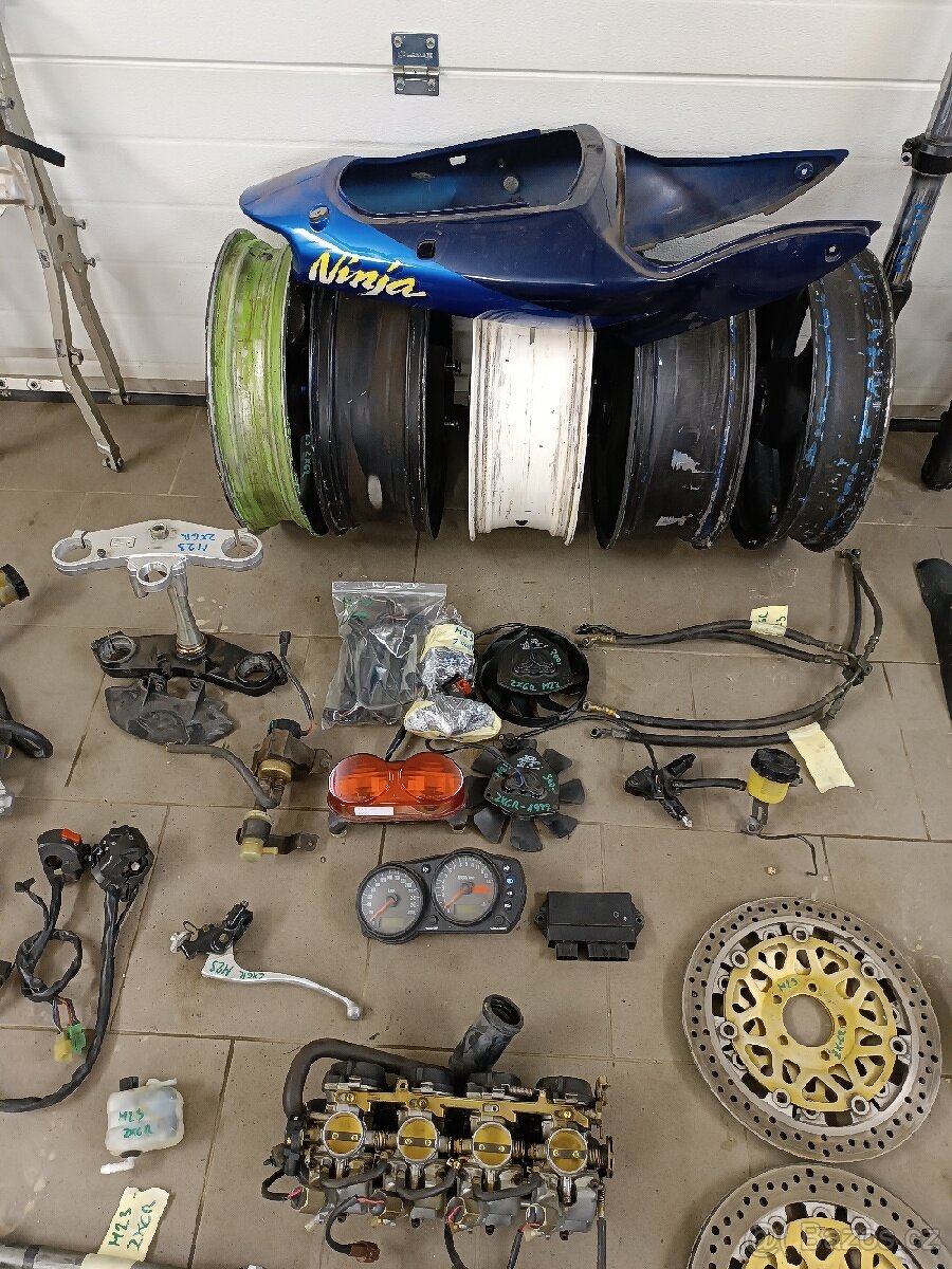 Kawasaki zx6r díly r.v 2001 - 2