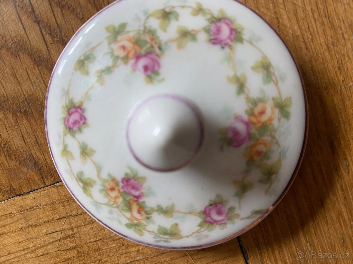 Malá krásná porcelánová cukřenka+ dva talířky - 2