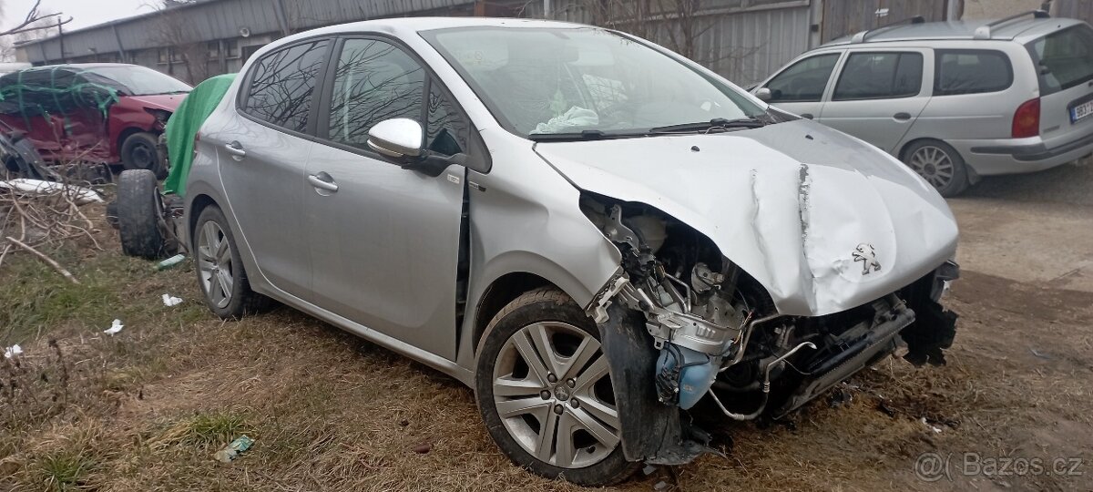 Peugeot 208 1.2 60kw díly - 2