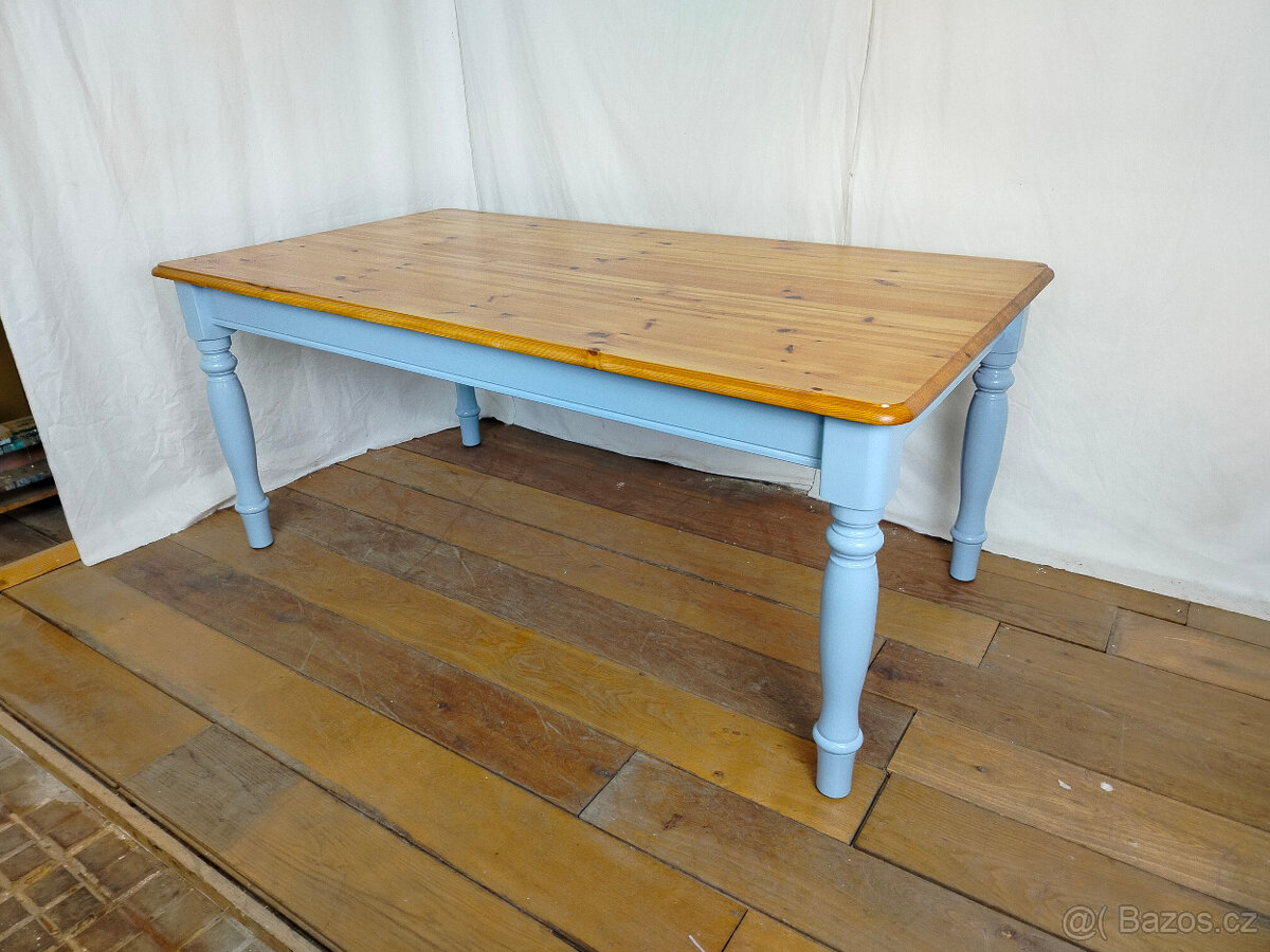 Masivní jídelní stůl - 2