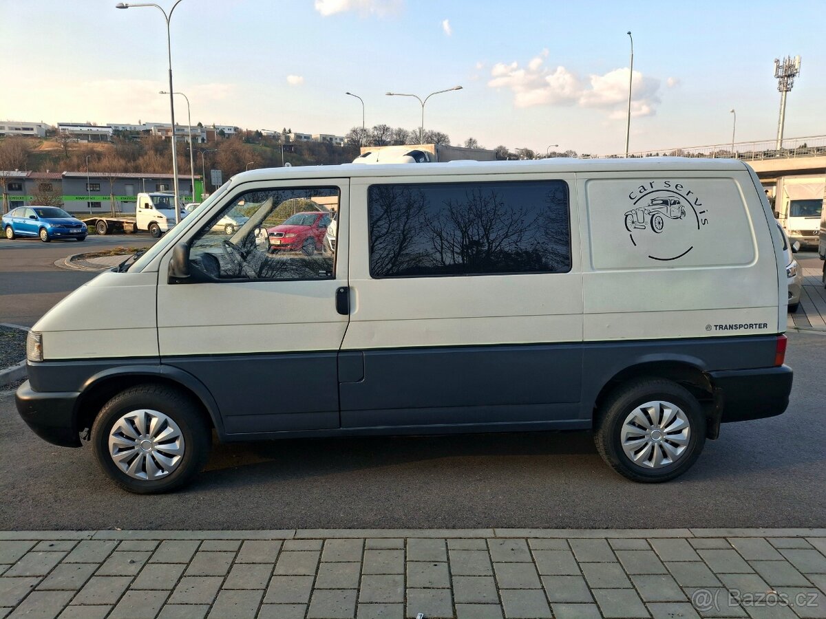VW Transporter 2.5 TDi 5.míst - 2