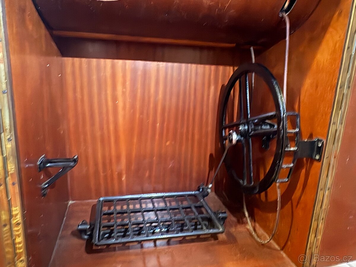 Šicí stroj Lada 77 - 2