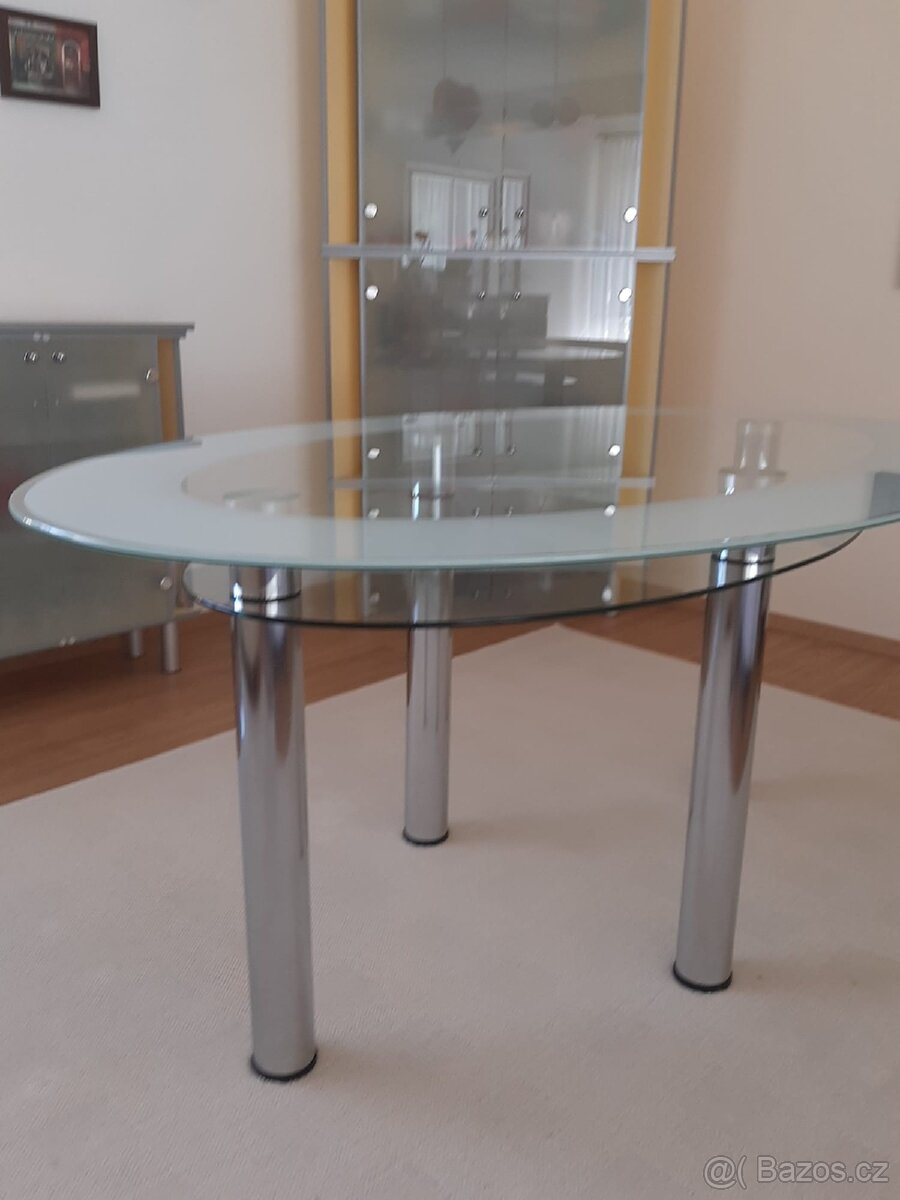 Jídelní skleněný stůl - 2
