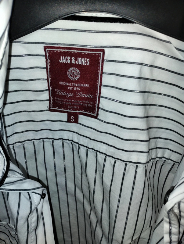 Košile vel. S se stříbrnou nití. Jack&Jones - 2