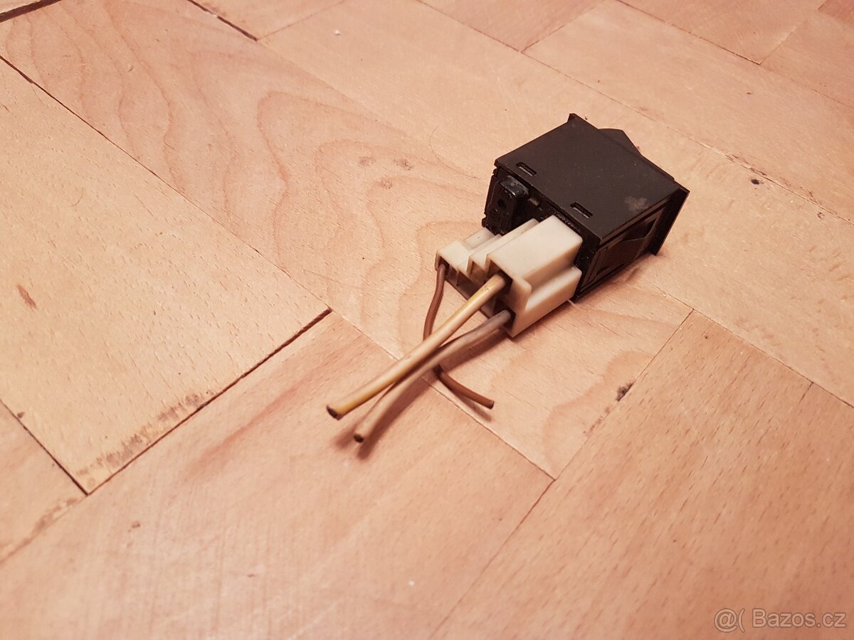 Spínač vyhřívání zadního okna - 2