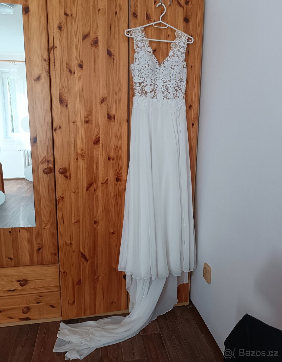 Svatební šaty, závoj, obal na šaty - 2