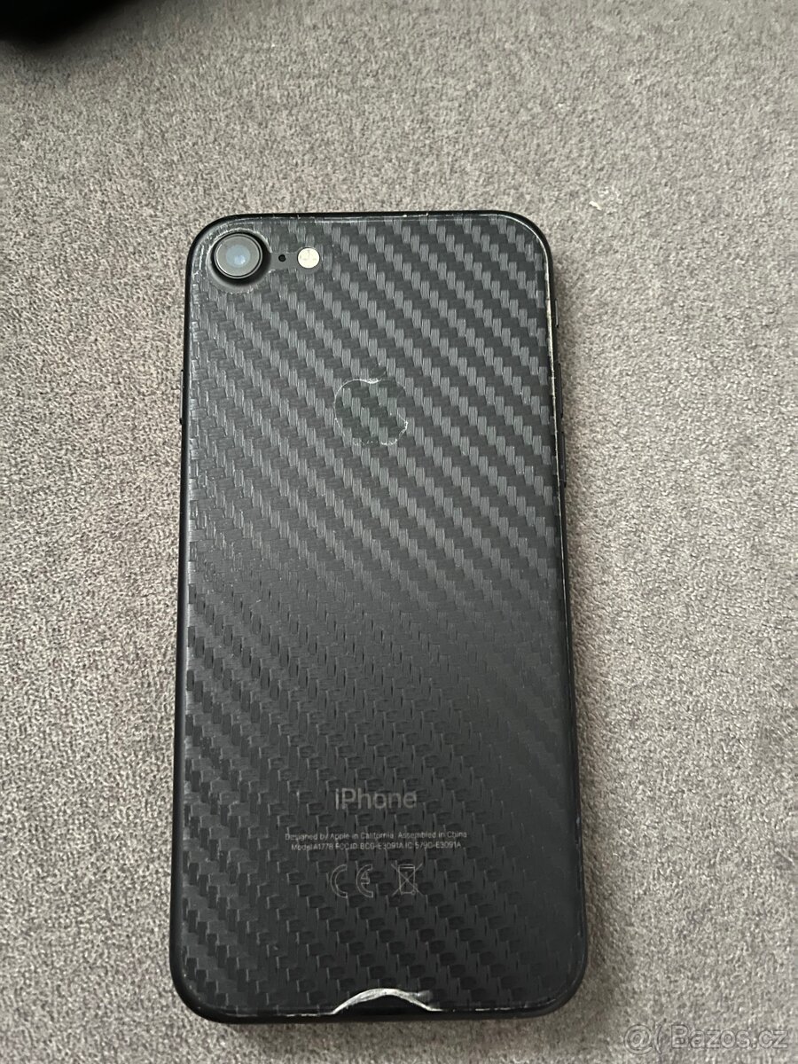 iPhone 7 - černý - 128 GB - 2