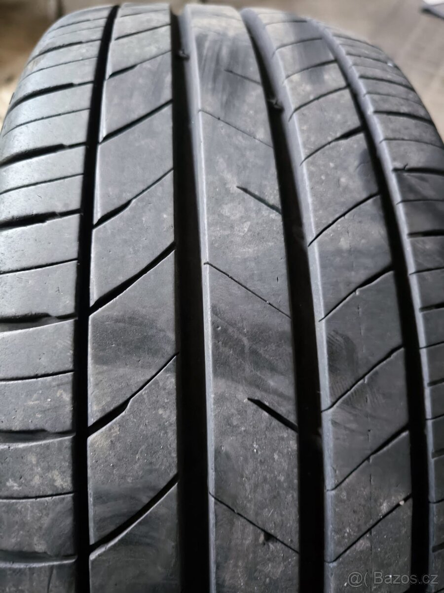 215/45 R16 90V Kumho letní bez disků - 2
