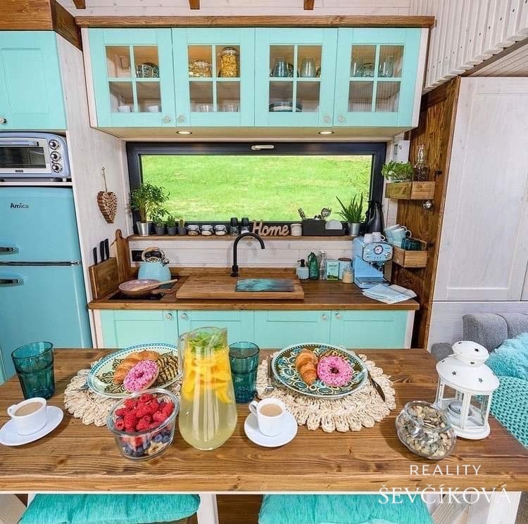 Kompletně zařízený tiny house s terasou v Boho stylu, 22 m2 - 2