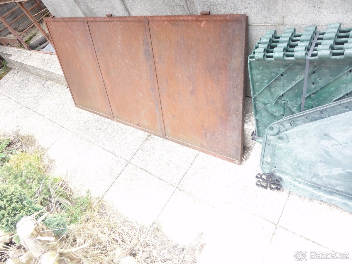Prodám ocel. bránu a plechové dveře s ocel. rámem - 2