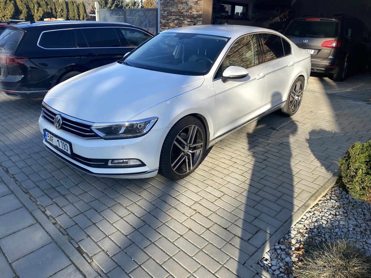 Volkswagen Passat 2,0 Full LED Highline DSG TK do 2/28 - 2